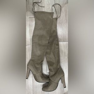 Steve Madden Gorgeous 9.5 M Taupe Beige Suede Fabric Over Knee Boots Block Heel